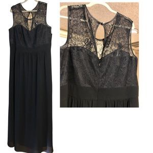 20W City Chic Black Maxi Sleeveless Dress with Lace detail